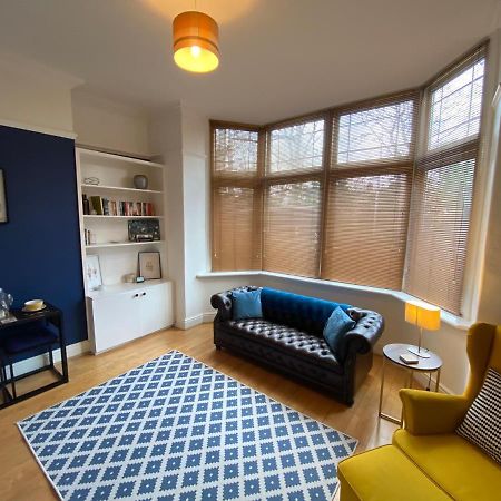 Stylish Apartment With Secure Parking Close To City Честър Екстериор снимка