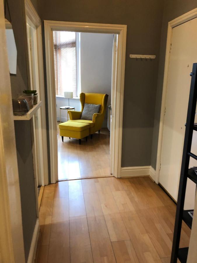 Stylish Apartment With Secure Parking Close To City Честър Екстериор снимка