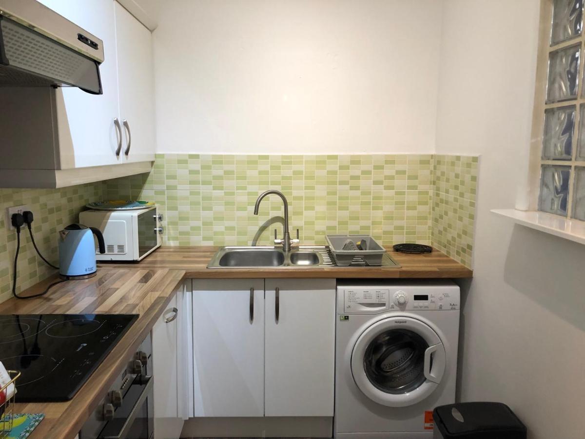 Stylish Apartment With Secure Parking Close To City Честър Екстериор снимка