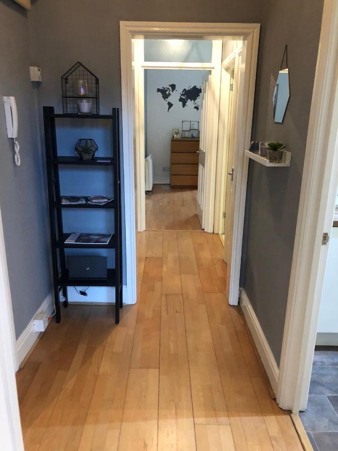 Stylish Apartment With Secure Parking Close To City Честър Екстериор снимка